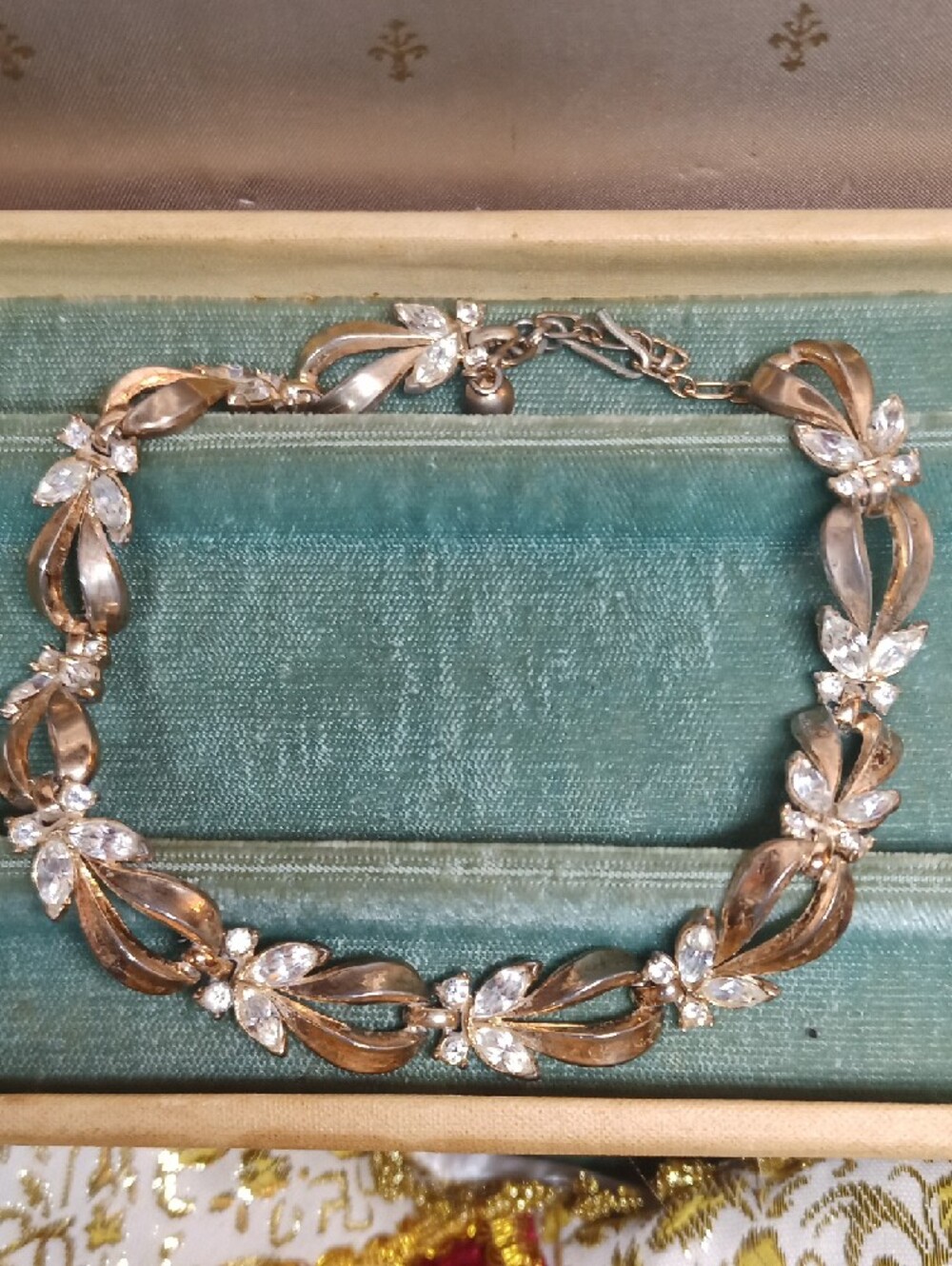 Vintage Trifari Gold Tone Floral Link Necklace